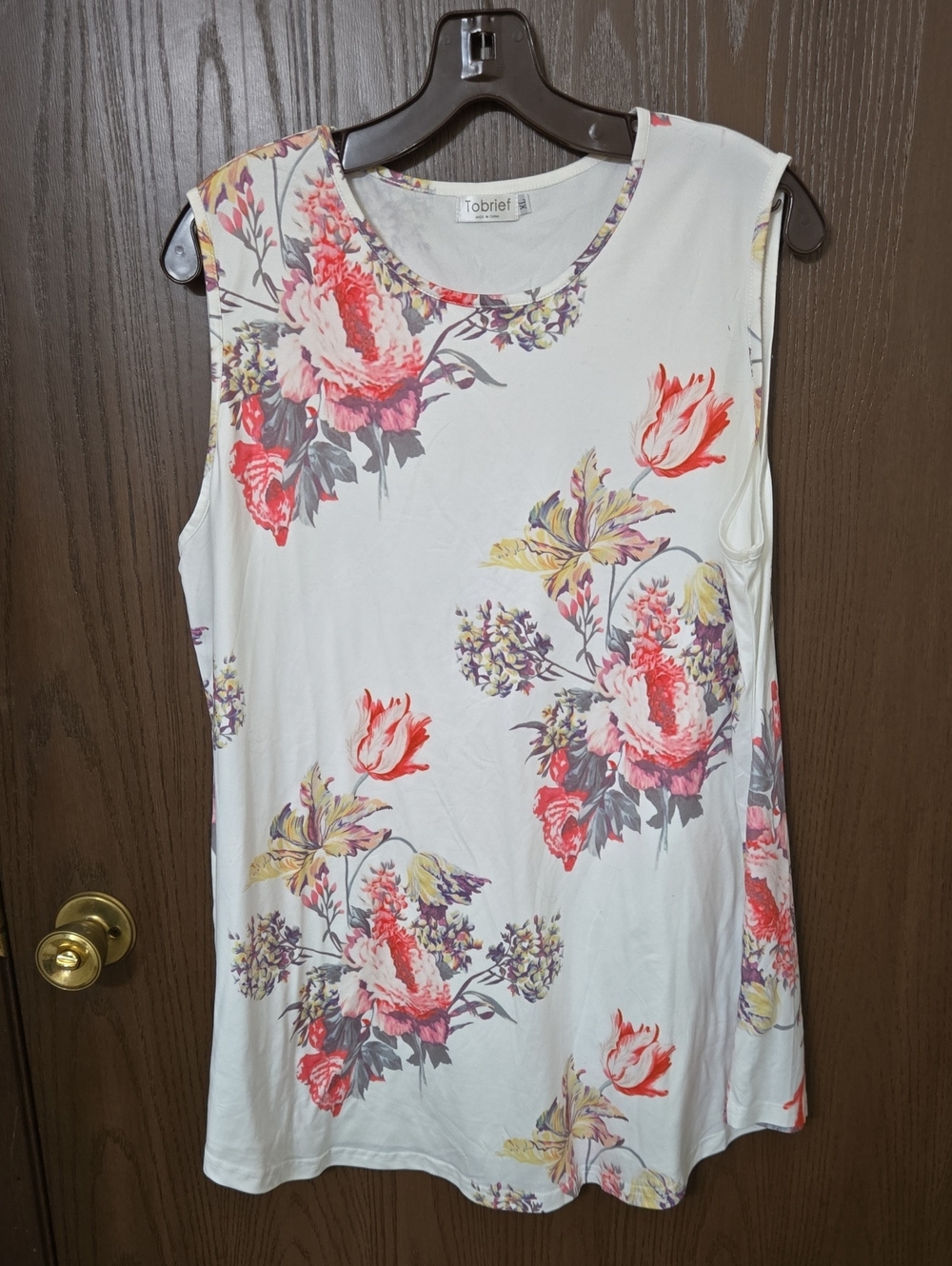 Tobrie White Floral Sleeveless Tank Top